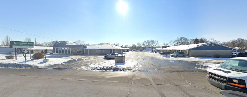 LaGrand Motel (MoLa Grande Motel, Grandmark Lodging, Red Carpet Inn, By-Pass Motel) - 2022 Street View